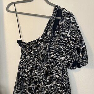 Single shoulder dress / swimsuit cover up black and white puff sleeve